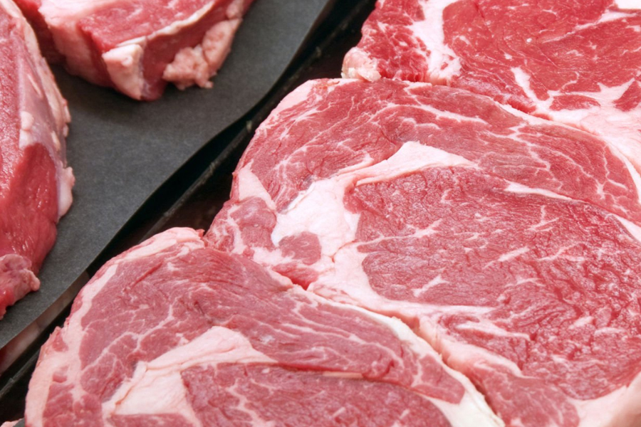 告別咬皮革和金屬味：超高壓的物理魔法重塑鮮牛肉